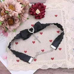 EverythingCuteClub Heart Rhinestone Choker