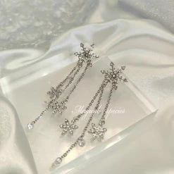 EverythingCuteClub Accessories Magical Species Snow Earrings/ear Clips